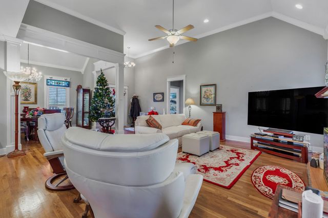 3043 Cross Gate Ln, Columbia, TN 38401