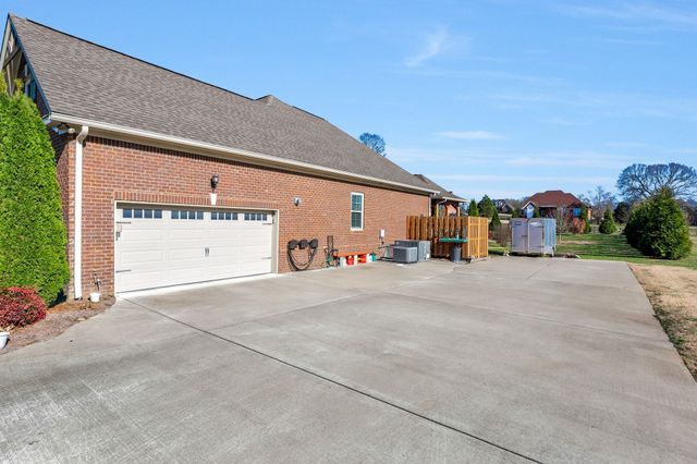 3043 Cross Gate Ln, Columbia, TN 38401