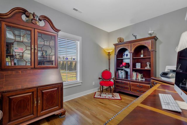 3043 Cross Gate Ln, Columbia, TN 38401