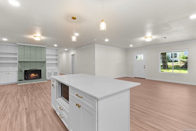404 Oak Park Dr, Boerne, TX 78006
