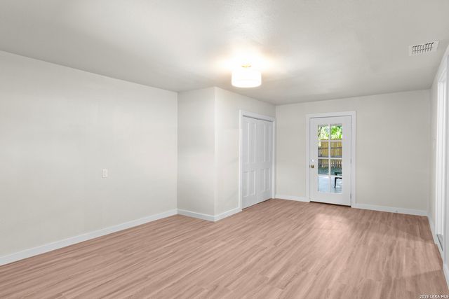 404 Oak Park Dr, Boerne, TX 78006
