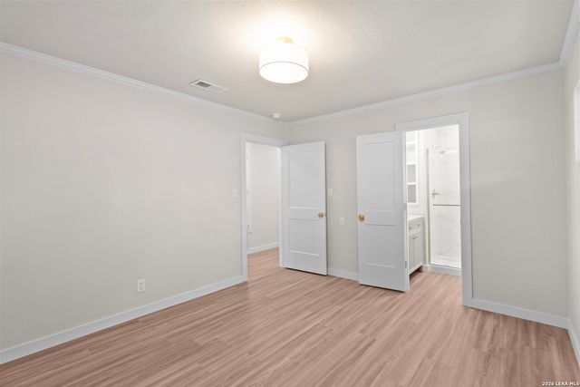 404 Oak Park Dr, Boerne, TX 78006