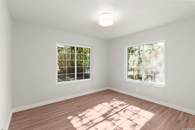 404 Oak Park Dr, Boerne, TX 78006