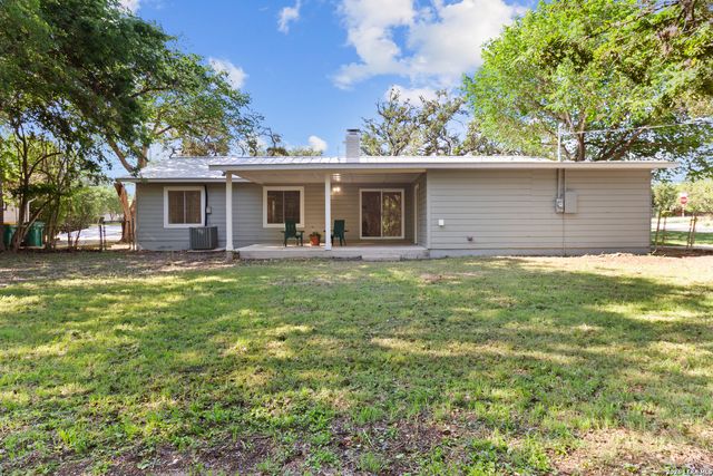 404 Oak Park Dr, Boerne, TX 78006