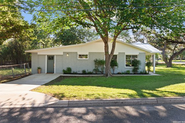 404 Oak Park Dr, Boerne, TX 78006