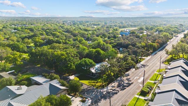 404 Oak Park Dr, Boerne, TX 78006
