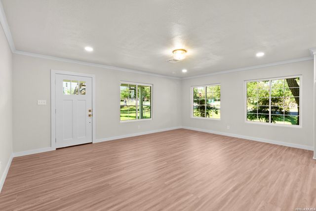 404 Oak Park Dr, Boerne, TX 78006