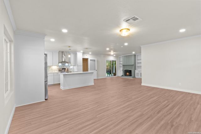 404 Oak Park Dr, Boerne, TX 78006