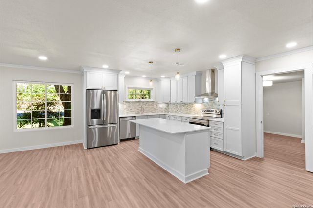 404 Oak Park Dr, Boerne, TX 78006