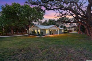 404 Oak Park Dr, Boerne, TX 78006