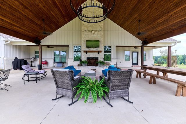28244 S Sardis Road, Bauxite, AR 72011