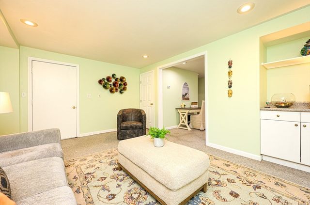 57 Sheri Ln, Weymouth, MA 02190