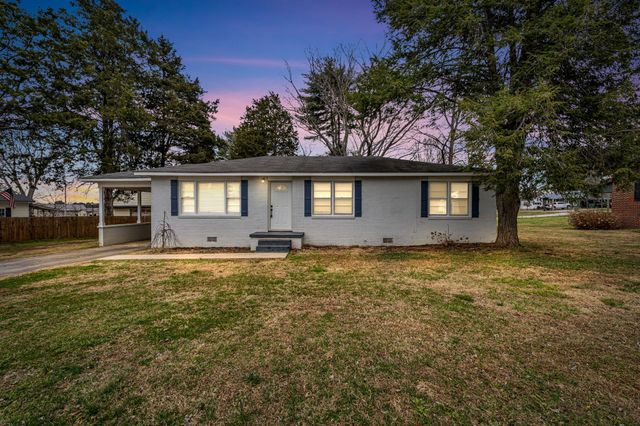 1102 N High St, Winchester, TN 37398