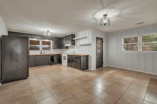 1102 N High St, Winchester, TN 37398