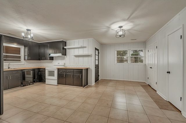 1102 N High St, Winchester, TN 37398