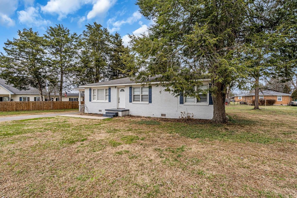 1102 N High St, Winchester, TN 37398