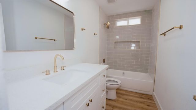 3742 Royal Manor Drive, Houston, TX 77082