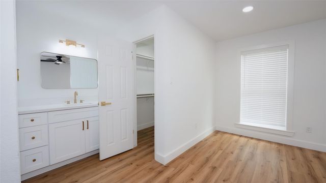 3742 Royal Manor Drive, Houston, TX 77082