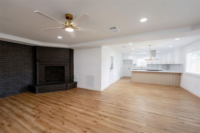 3742 Royal Manor Drive, Houston, TX 77082