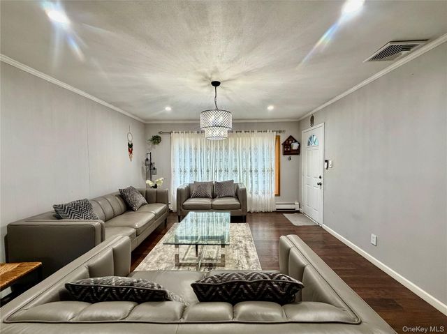 89 Bruce Avenue, Hicksville, NY 11801