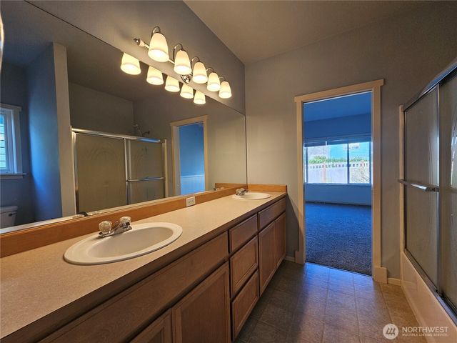 3115 52nd Place NE, Tacoma, WA 98422