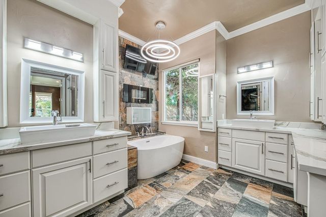 12629 Bronco Road, Madera, CA 93636