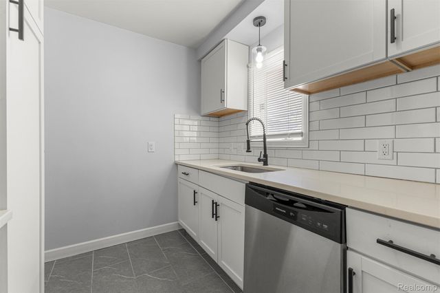 21311 Outer Drive, Dearborn, MI 48124