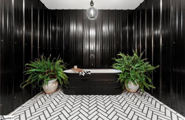 411 Sweetwater Club Drive, Seneca, SC 29672