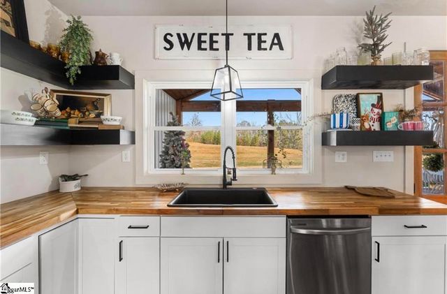 411 Sweetwater Club Drive, Seneca, SC 29672