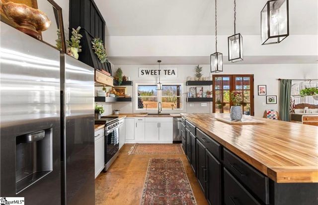 411 Sweetwater Club Drive, Seneca, SC 29672