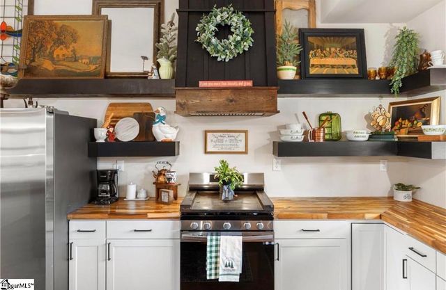 411 Sweetwater Club Drive, Seneca, SC 29672