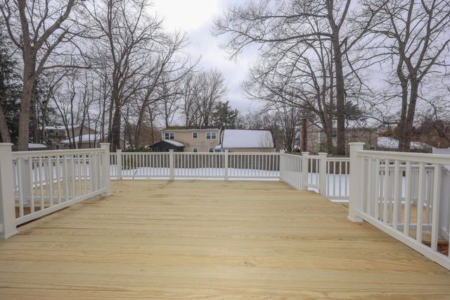 20 Nightingale Road, Nashua, NH 03062