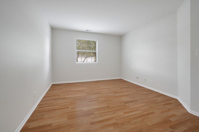 546 E Shag Bark Lane B, Streamwood, IL 60107