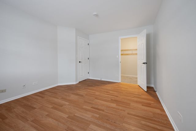 546 E Shag Bark Lane B, Streamwood, IL 60107