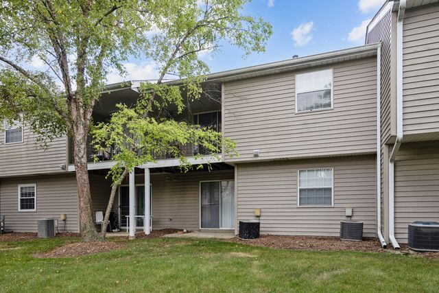 546 E Shag Bark Lane B, Streamwood, IL 60107