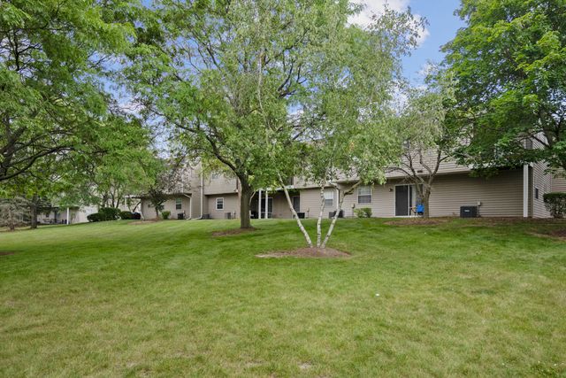 546 E Shag Bark Lane B, Streamwood, IL 60107