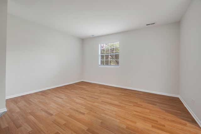 546 E Shag Bark Lane B, Streamwood, IL 60107