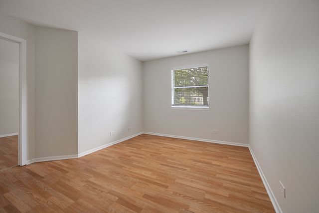 546 E Shag Bark Lane B, Streamwood, IL 60107