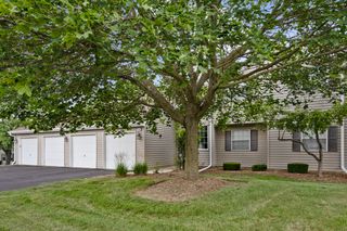 546 E Shag Bark Lane B, Streamwood, IL 60107