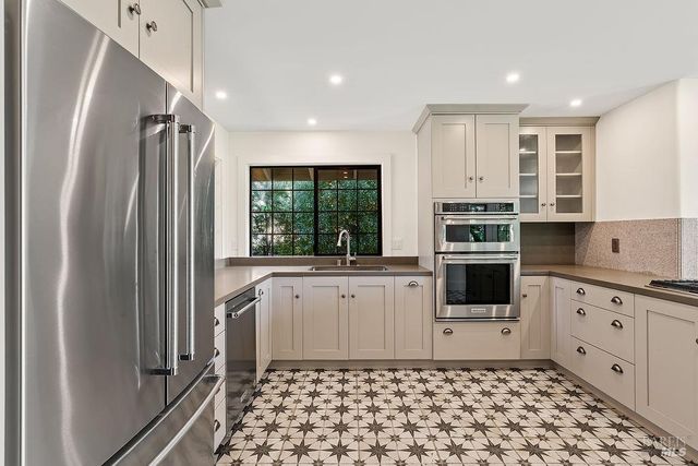 549 Catherine Ct, Santa Rosa, CA 95409