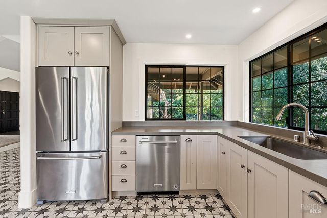 549 Catherine Ct, Santa Rosa, CA 95409