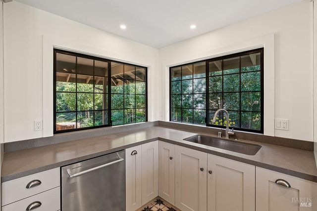 549 Catherine Ct, Santa Rosa, CA 95409