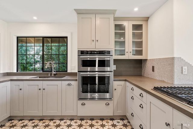 549 Catherine Ct, Santa Rosa, CA 95409