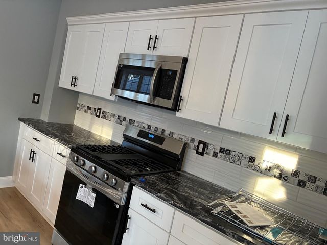 80 E 3RD ST, Moorestown, NJ 08057