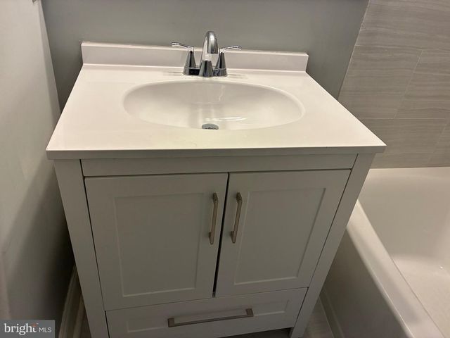 80 E 3RD ST, Moorestown, NJ 08057