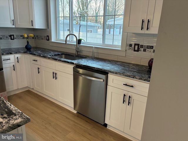 80 E 3RD ST, Moorestown, NJ 08057