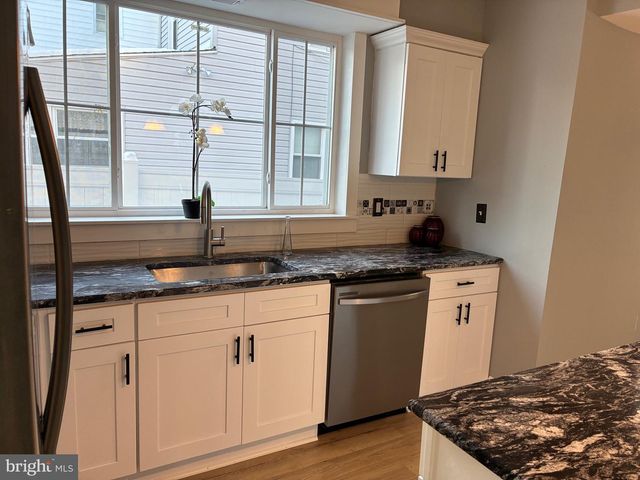 80 E 3RD ST, Moorestown, NJ 08057