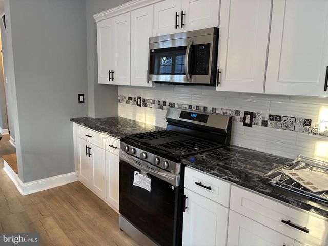 80 E 3RD ST, Moorestown, NJ 08057