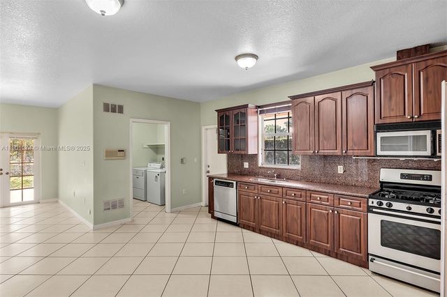 279 NW 119th Ave., Miami, FL 33182