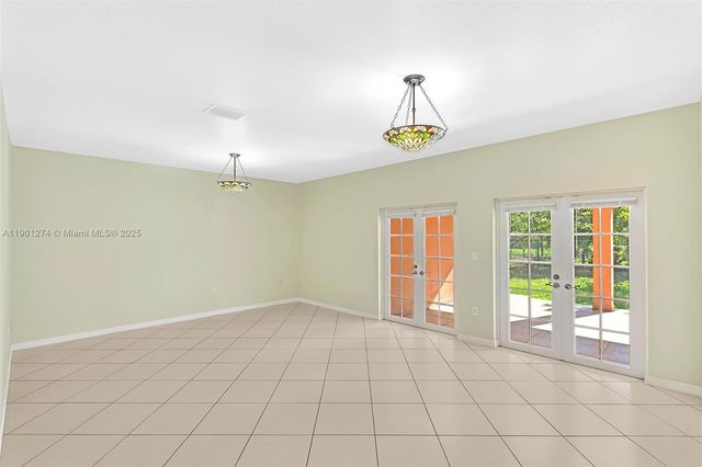279 NW 119th Ave., Miami, FL 33182